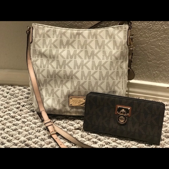 Michael Kors Hamilton Signature Continental Wallet - Picture 3 of 7